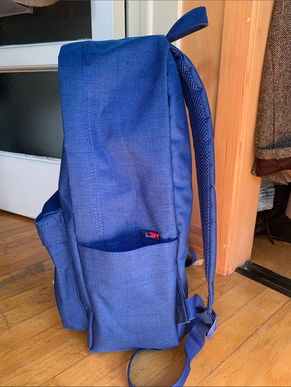 **RARE** herschel x maple leafs
backpack - Picture 2 of 12